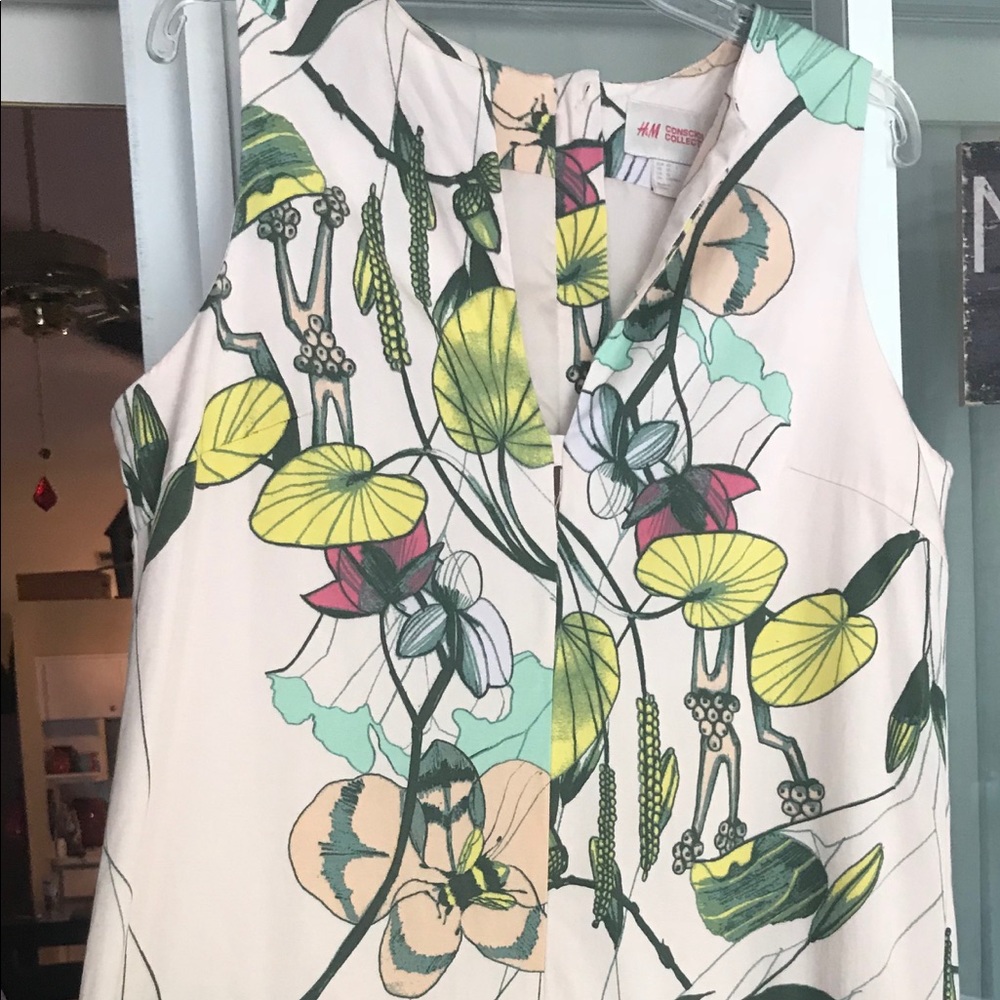 Pale pink sleeveless dress with pockets